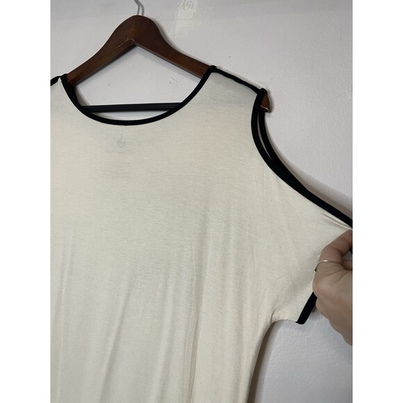Disney Parks Women's Small Cream Animal Print Cold Shoulder Short Sleeve Top NWT - Picture 7 of 7